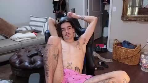 Snapshot of str8whiteboy21 chatting on September 13, 1:33 pm str8whiteboy21 online show from September 13, 1:33 pm