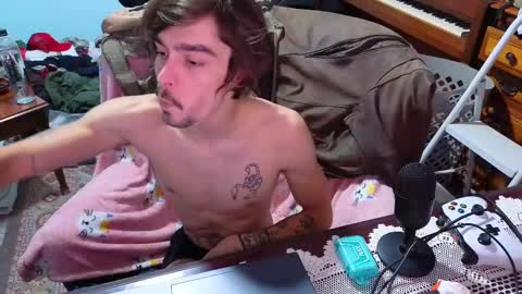 Snapshot of str8whiteboy21 chatting on October 12, 6:07 pm str8whiteboy21 online show from October 12, 6:07 pm