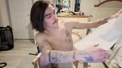 str8whiteboy21 online show from February 17, 5:04 am