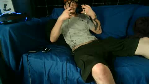 straitpipermann22 online show from December 21, 7:43 pm