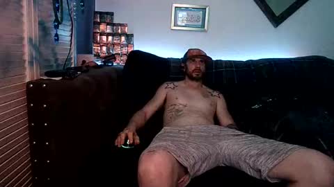 straitpipermann22 online show from April 3, 8:07 pm