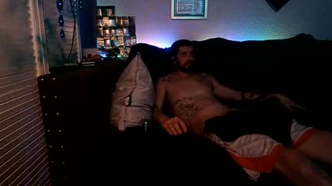 straitpipermann22 online show from April 8, 11:10 am