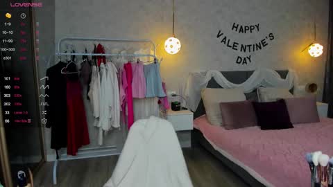 Laura online show from February 15, 2:30 am