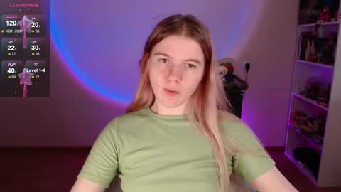 Snapshot of strawberry_juli chatting on February 15, 7:51 am Juli online show from February 15, 7:51 am