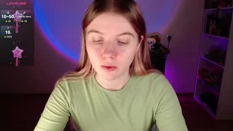 Snapshot of strawberry_juli chatting on February 17, 4:31 am Juli online show from February 17, 4:31 am