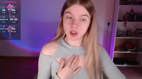 Snapshot of strawberry_juli chatting on May 11, 9:59 am Juli online show from May 11, 9:59 am