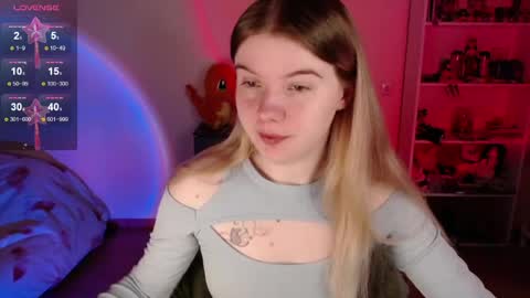 Snapshot of strawberry_juli chatting on May 25, 3:12 am Juli online show from May 25, 3:12 am