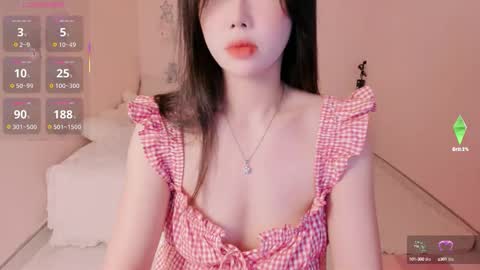 Snapshot of strawberry_loveee chatting on September 15, 10:15 am strawberry_loveee online show from September 15, 10:15 am