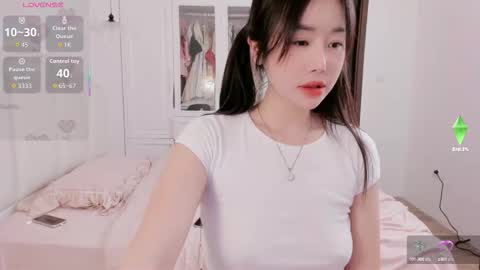 Snapshot of strawberry_loveee chatting on October 16, 5:30 am strawberry_loveee online show from October 16, 5:30 am