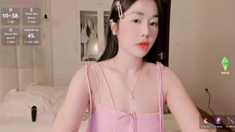 Snapshot of strawberry_loveee chatting on October 20, 11:21 am strawberry_loveee online show from October 20, 11:21 am