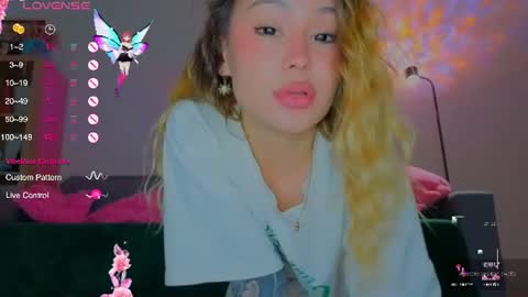 Snapshot of strawberrypie99 chatting on June 18, 9:14 am Tati and Lola online show from June 18, 9:14 am