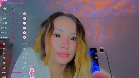 Snapshot of strawberrypie99 chatting on June 25, 7:13 am Tati and Lola online show from June 25, 7:13 am