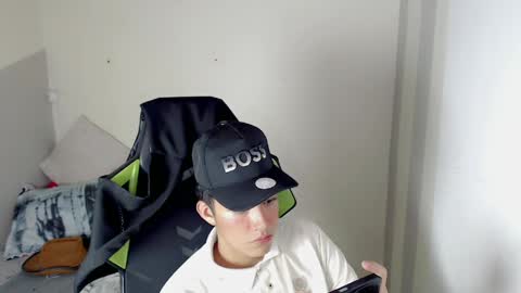 Street online show from April 8, 10:32 pm