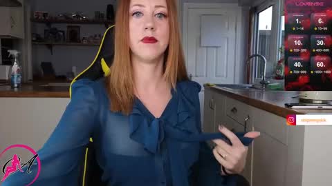 Amorina online show from December 3, 2:05 pm