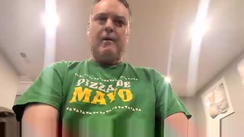 Cumallcumnow online show from April 6, 7:04 pm