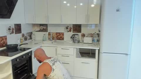 Strong Arni online show from February 8, 1:11 pm