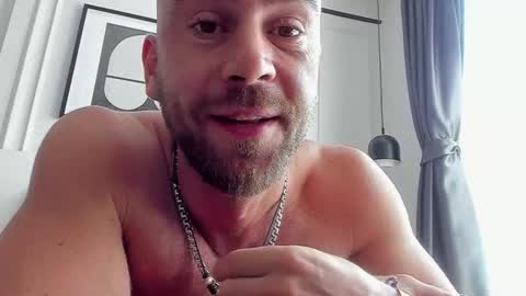 Strong Arni online show from November 30, 4:27 am