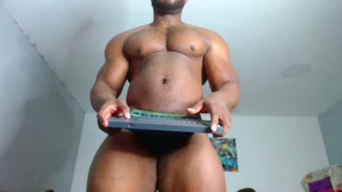 Snapshot of strong_george1 chatting on December 19, 12:02 am strong_george1 online show from December 19, 12:02 am