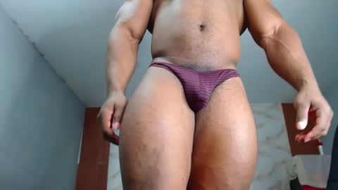 Snapshot of strong_george1 chatting on February 13, 12:46 am strong_george1 online show from February 13, 12:46 am