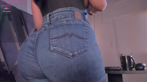 Snapshot of strong_girl_ chatting on May 26, 11:06 am Alexa online show from May 26, 11:06 am