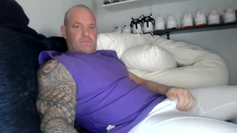 Snapshot of strongandhard073 chatting on January 25, 6:35 pm StrongAndHard online show from January 25, 6:35 pm