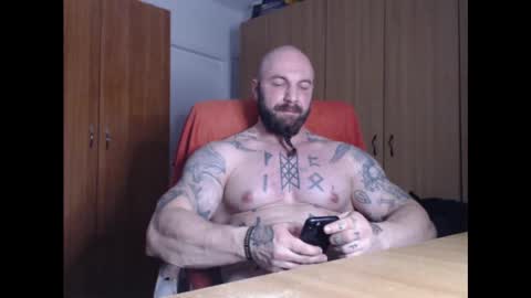 Snapshot of strongivan chatting on January 6, 7:13 pm StrongIvan online show from January 6, 7:13 pm