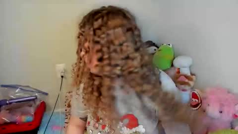 Strwbby online show from December 4, 2:43 am