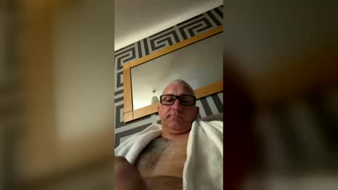 Snapshot of stu788 chatting on April 12, 2:05 am stu788 online show from April 12, 2:05 am