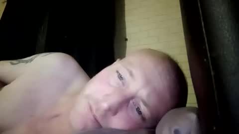 Snapshot of stu_art83 chatting on April 19, 7:38 pm stu_art83 online show from April 19, 7:38 pm
