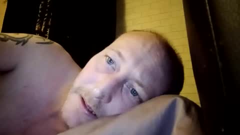 Snapshot of stu_art83 chatting on May 4, 7:43 pm stu_art83 online show from May 4, 7:43 pm