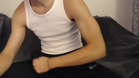 Snapshot of studfromparis chatting on December 3, 12:27 pm Stud From Paris online show from December 3, 12:27 pm