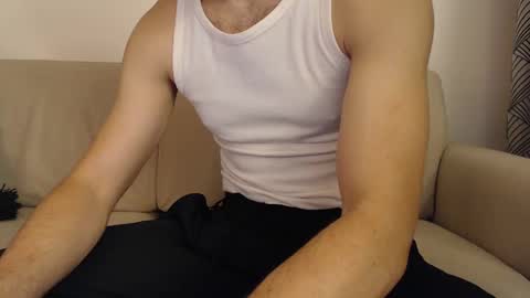 Snapshot of studfromparis chatting on February 20, 5:18 pm Stud From Paris online show from February 20, 5:18 pm