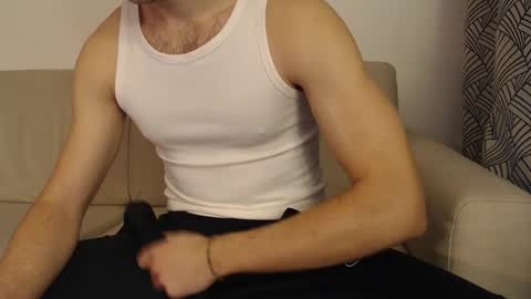 Snapshot of studfromparis chatting on February 27, 5:04 pm Stud From Paris online show from February 27, 5:04 pm