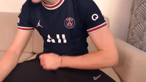 Snapshot of studfromparis chatting on March 5, 2:23 pm Stud From Paris online show from March 5, 2:23 pm