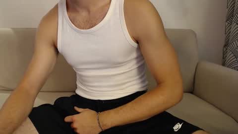 Snapshot of studfromparis chatting on October 1, 3:07 pm Stud From Paris online show from October 1, 3:07 pm