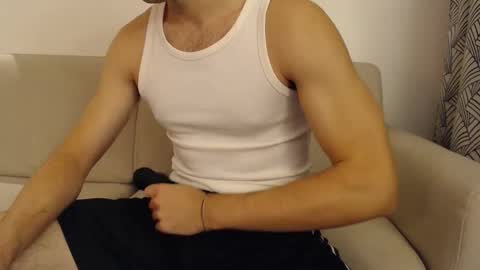 Snapshot of studfromparis chatting on October 20, 5:35 pm Stud From Paris online show from October 20, 5:35 pm