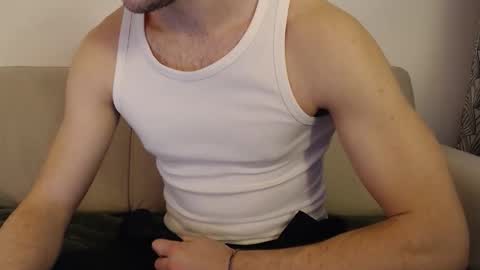 Snapshot of studfromparis chatting on March 1, 4:31 pm Stud From Paris online show from March 1, 4:31 pm