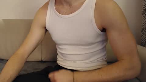 Snapshot of studfromparis chatting on March 8, 5:39 pm Stud From Paris online show from March 8, 5:39 pm