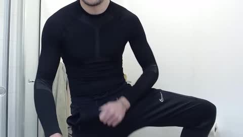 Snapshot of studfromparis chatting on March 12, 5:52 pm Stud From Paris online show from March 12, 5:52 pm