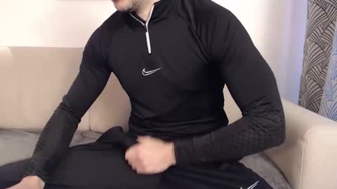 Snapshot of studfromparis chatting on March 29, 1:00 pm Stud From Paris online show from March 29, 1:00 pm