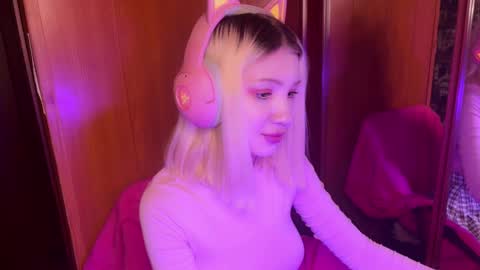 Snapshot of stuffy_ri chatting on December 5, 10:23 pm stuffy_ri online show from December 5, 10:23 pm