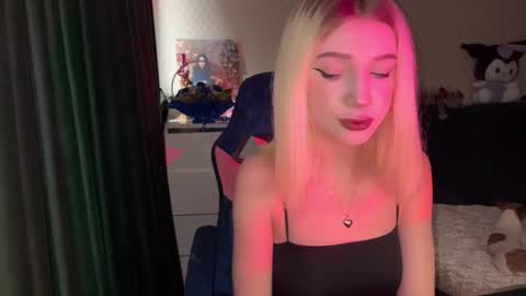 Snapshot of stuffy_ri chatting on January 7, 9:18 am stuffy_ri online show from January 7, 9:18 am