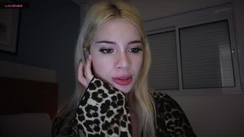 Sofa online show from April 2, 12:19 am