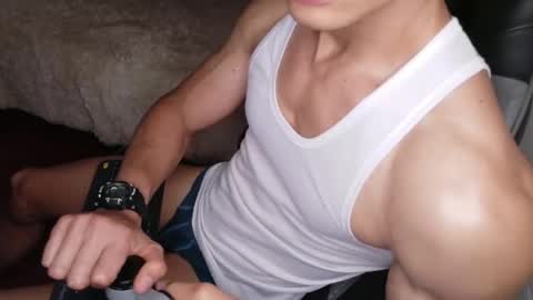 Snapshot of stylishman01 chatting on April 29, 12:42 pm stylish man online show from April 29, 12:42 pm