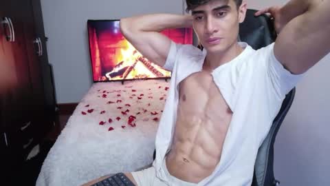 Snapshot of stylishman01 chatting on May 21, 10:06 pm stylish man online show from May 21, 10:06 pm