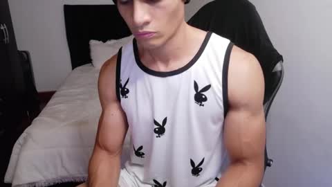 Snapshot of stylishman01 chatting on May 30, 9:34 pm stylish man online show from May 30, 9:34 pm