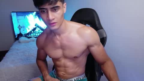 Snapshot of stylishman01 chatting on June 2, 12:23 am stylish man online show from June 2, 12:23 am