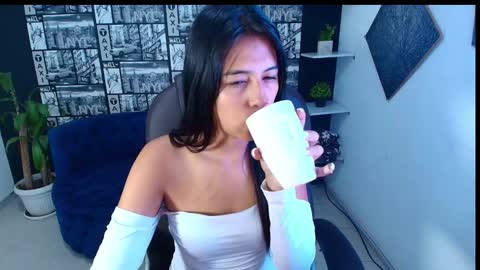 sub_scarlett_ online show from December 1, 12:43 pm