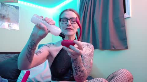 Snapshot of subbypunkruby77 chatting on February 6, 5:57 am SubbyPunkRuby online show from February 6, 5:57 am