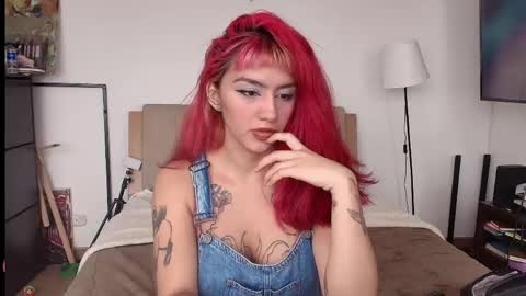 Snapshot of sublimetouch chatting on May 30, 8:17 pm Zoe online show from May 30, 8:17 pm